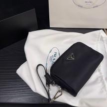 Prada clutch 16.11
