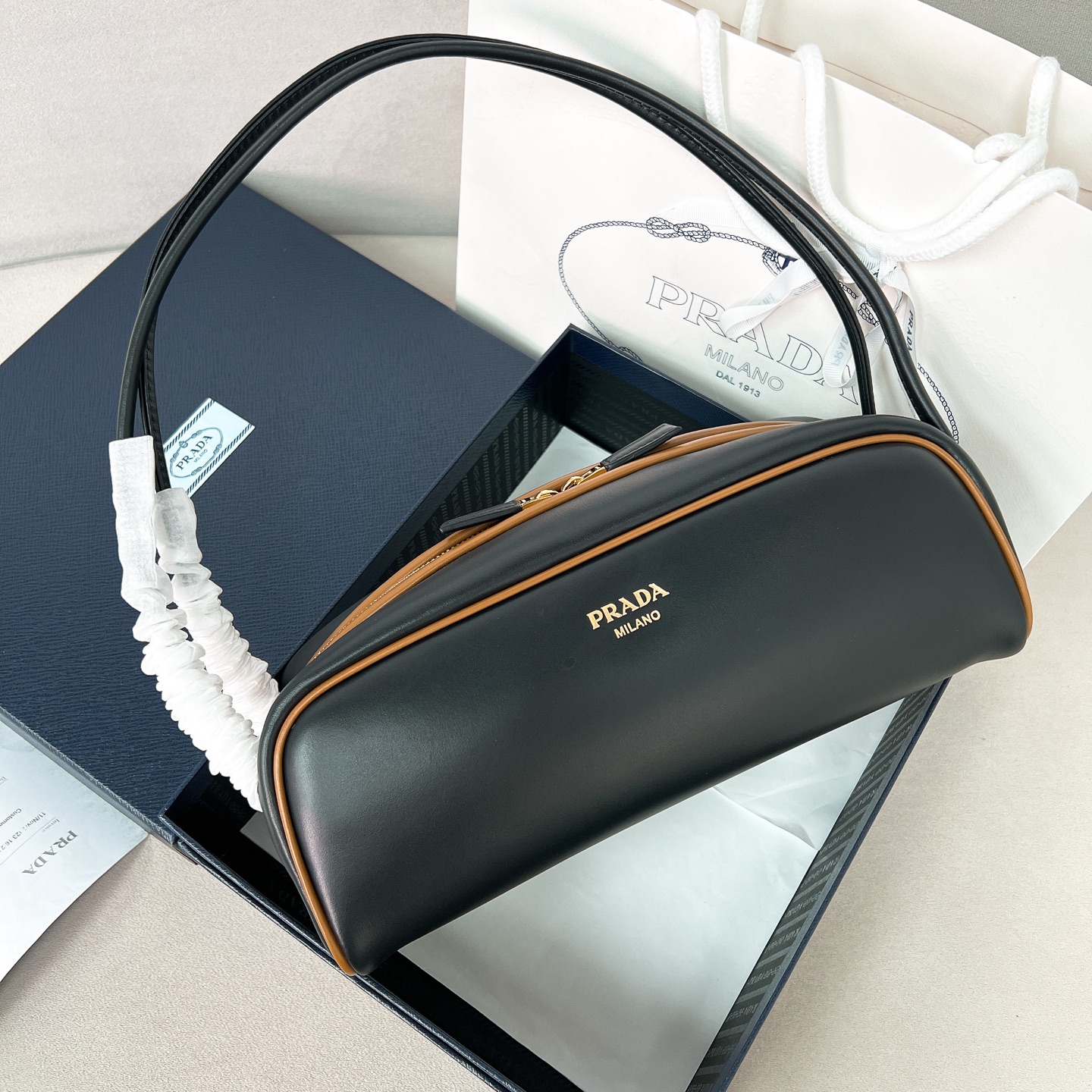 PRADA 6069700