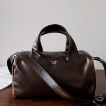 프라다 나파 가죽 더플 백