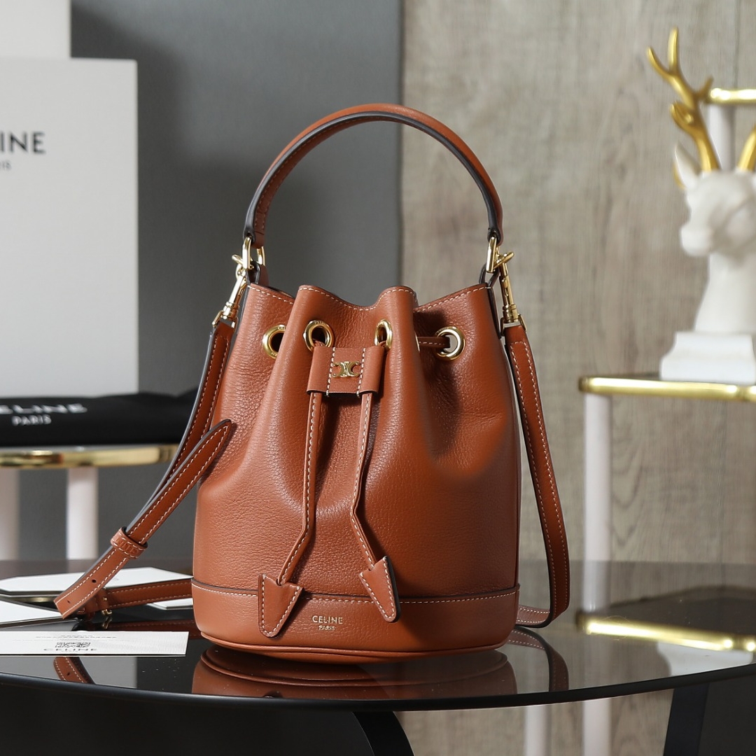 셀린느 틴 클라라 서플 그레인 카프스킨 백 탄